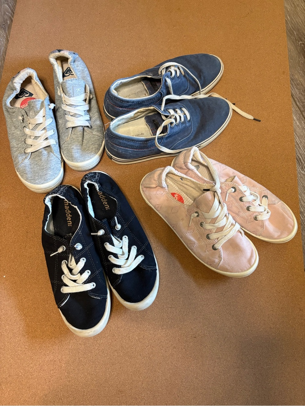 BUNDLE OF SHOES. 4 pair low top sneakers.